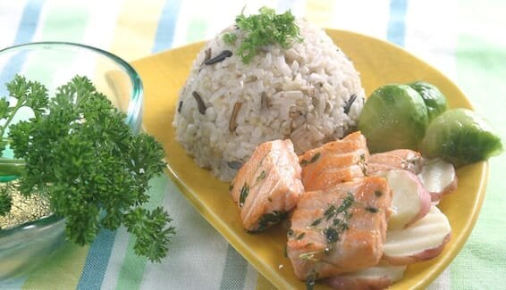 挪威三文鱼伴杂粮饭