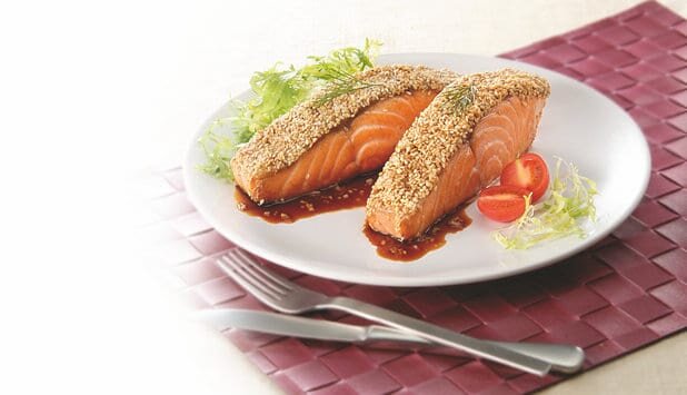 脆皮芝麻三文鱼配日式姜味烧汁