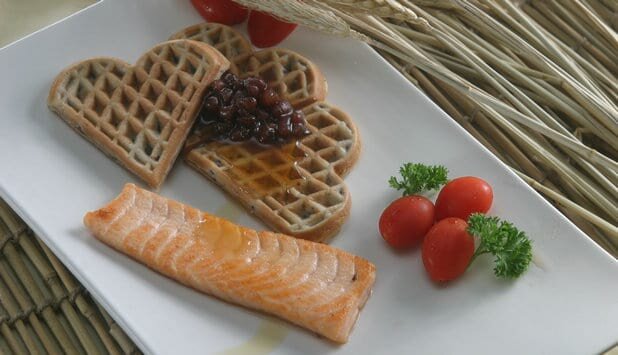 煎挪威三文鱼红豆华夫饼 